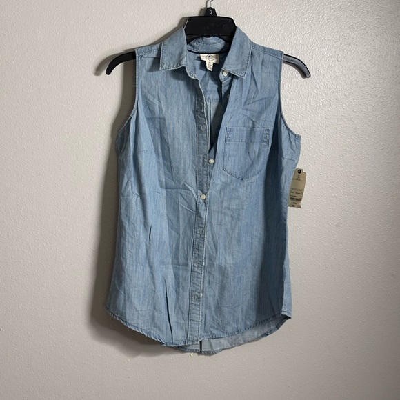 St. Johns Bay Women Denim Chambray Top Sleeveless Button Front XS - Picture 1 of 8
